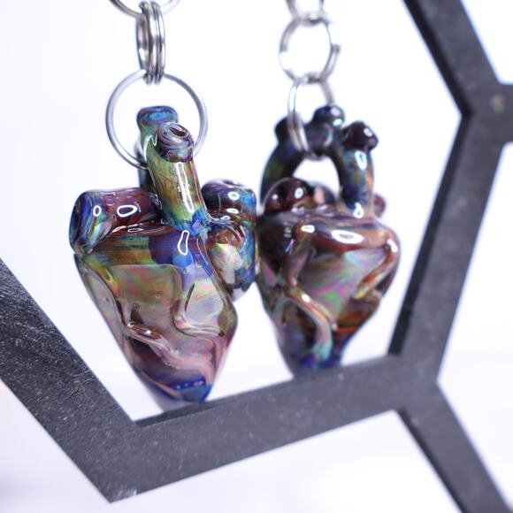 GLASSWEAR STUDIOS Handmade Anatomical Heart Weights Oil Slick 10g/2.5mm Hangers - Picture 6 of 7